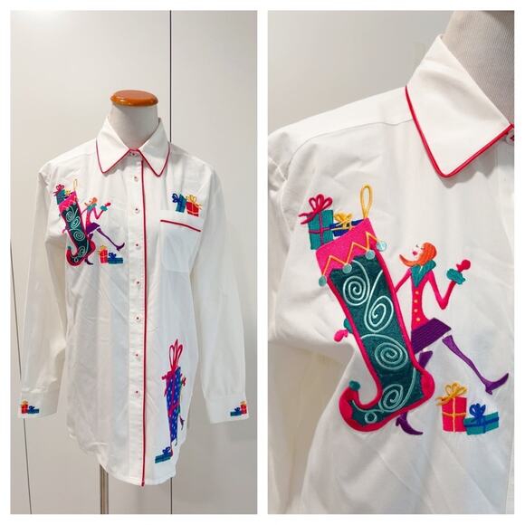 90s Christmas Embroidery Blouse Size Small Crisp White with Stocking classy Chic - Picture 2 of 11